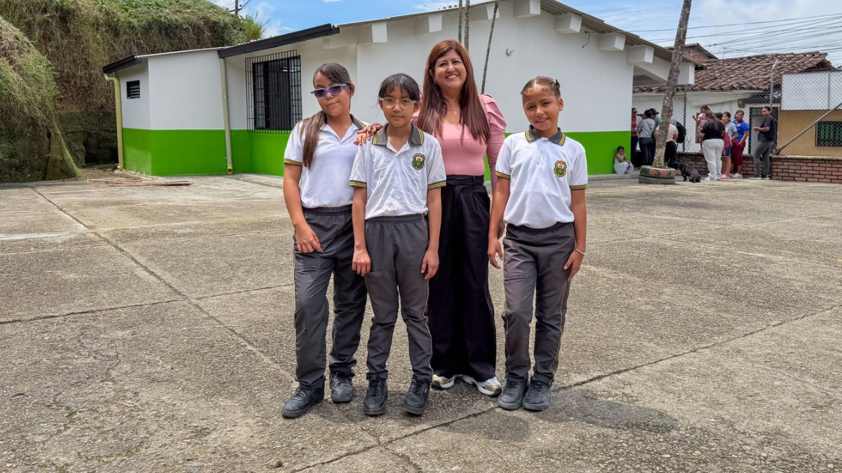 La comunidad educativa de Marsella celebra la entrega de una nueva aula en la sede Simón Bolívar, gracias a la Gobernación de Risaralda 1 la comunidad educativa de marsella celebra la entrega de una nueva aula en la sede simon bolivar gracias a la gobernacion de risaralda portadas clp web 2026 10 30t115928.521