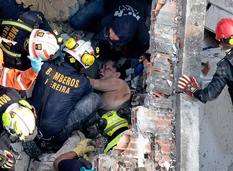 rescatan con vida a una mujer tras el colapso de su vivienda por terremoto en pereira 5d85db95 b186 4535 9e6a c9f4eb862472 800x588 rescatan con vida a una mujer tras el colapso de su vivienda por terr