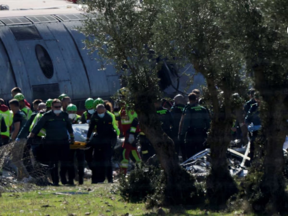 Tragedia ferroviaria en Toledo por choque de trenes deja al menos 64 personas sin vida